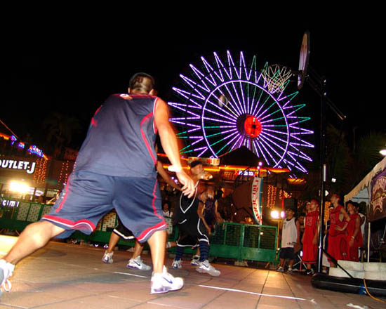 STREET TOUR 2004