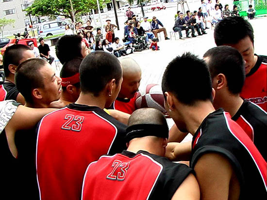 STREET TOUR 2004